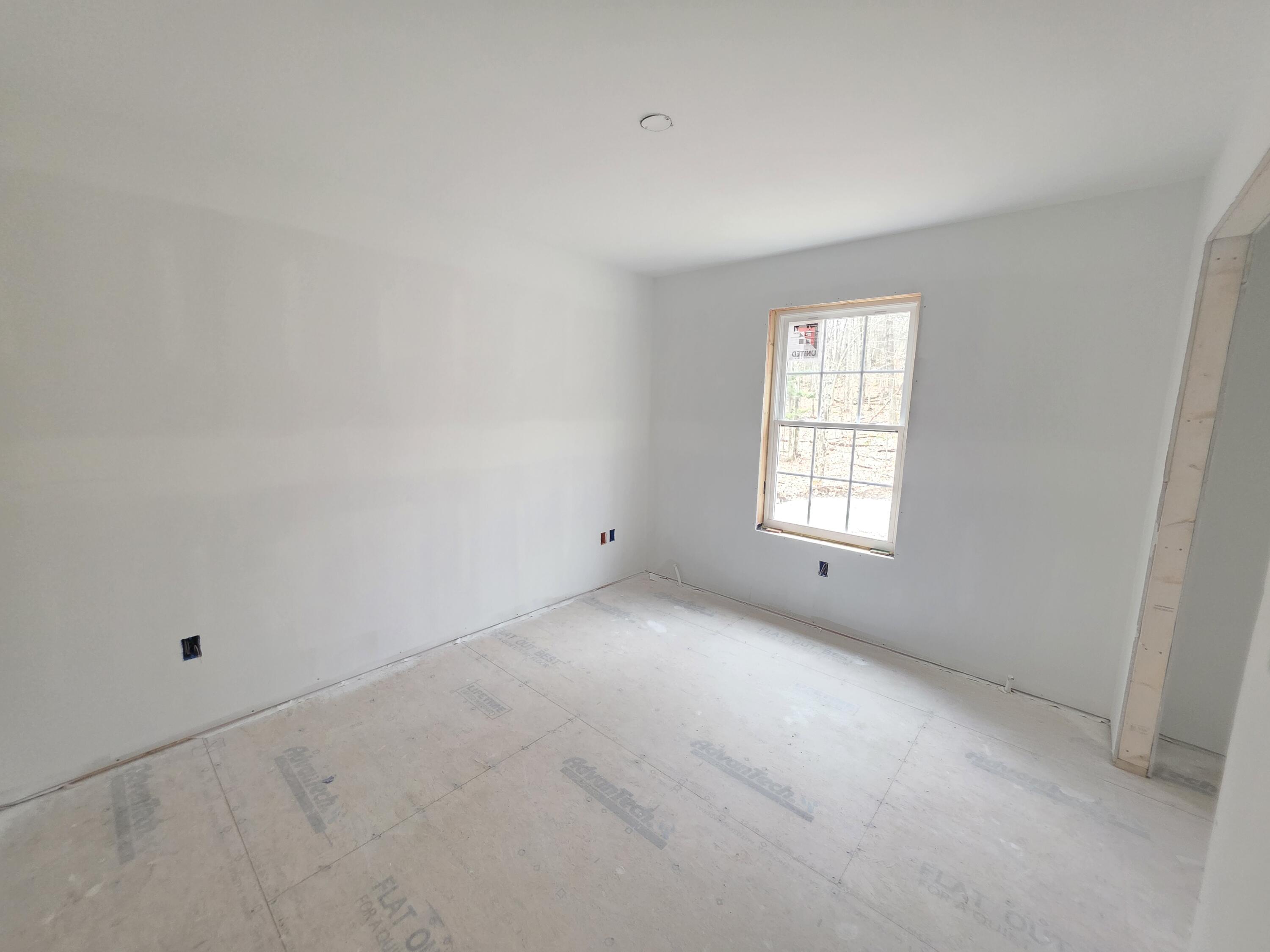 35 Pinewoods Road Lewiston, ME 04240 - Photo 11 of 28 20260418_083139