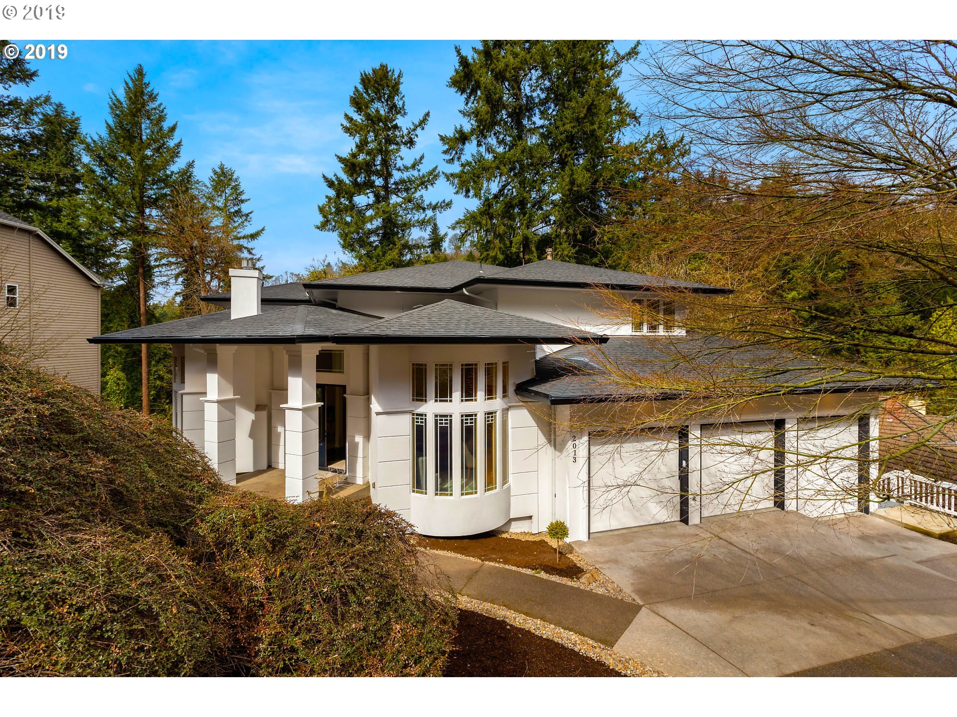 2013 Ridgewood Road Lake Oswego, OR 97034 - Photo 1 of 32 Gallery Image 1