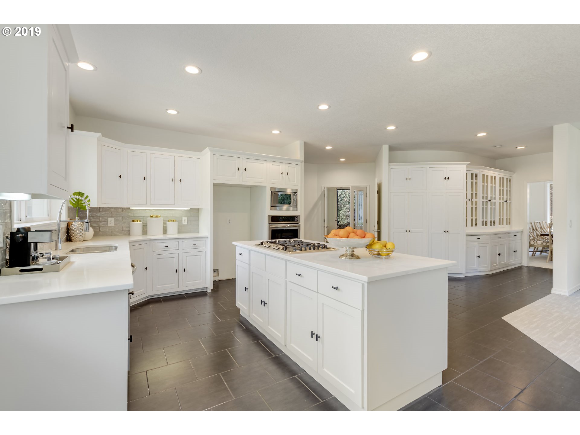 2013 Ridgewood Road Lake Oswego, OR 97034 - Photo 15 of 32 Gallery Image 15