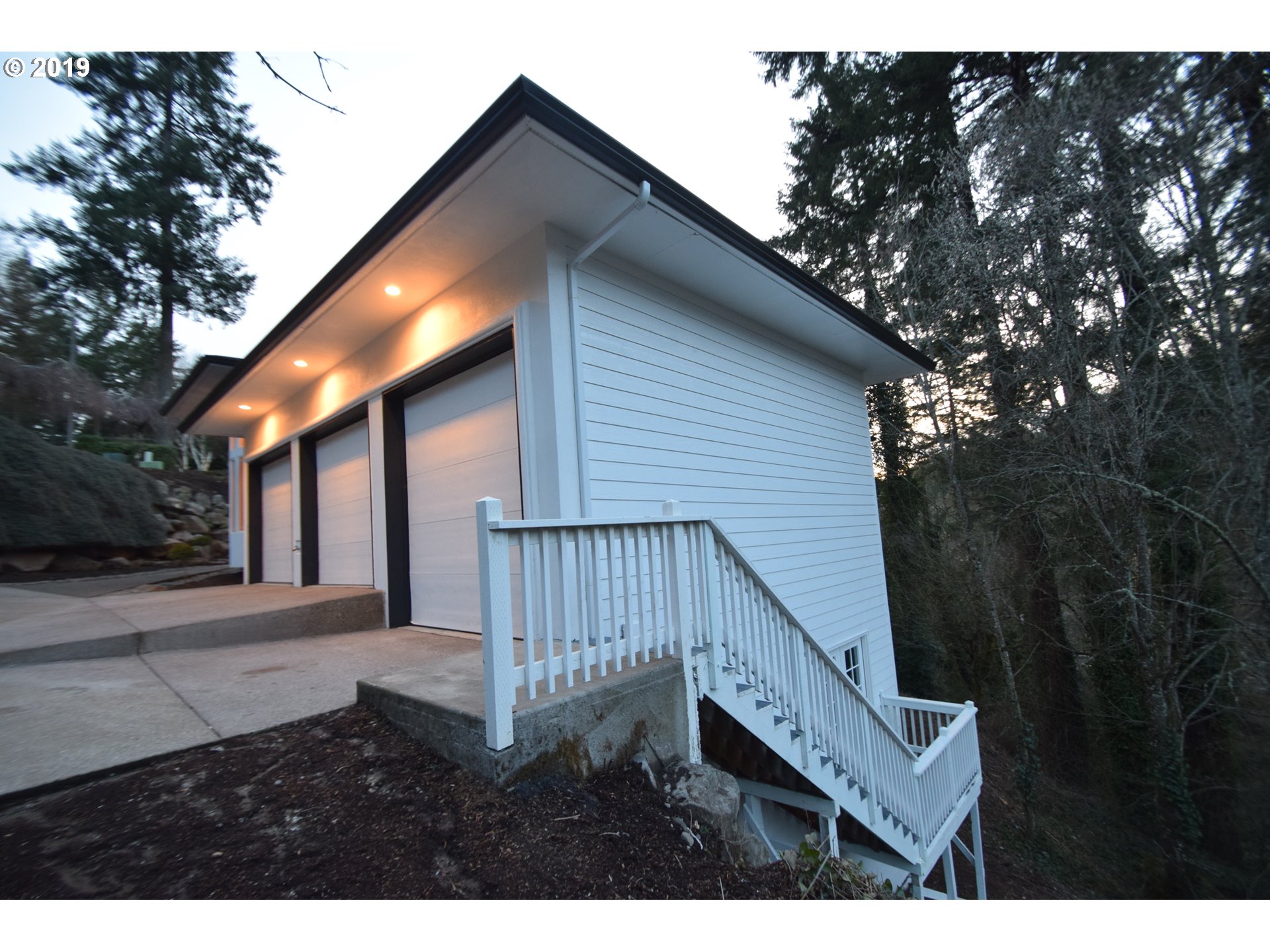 2013 Ridgewood Road Lake Oswego, OR 97034 - Photo 6 of 32 Gallery Image 6