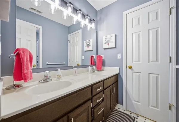 $600,000 | 5404 West 153rd Street, Leawood, KS 66224