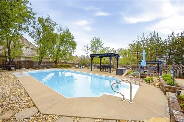 $600,000 | 5404 West 153rd Street, Leawood, KS 66224