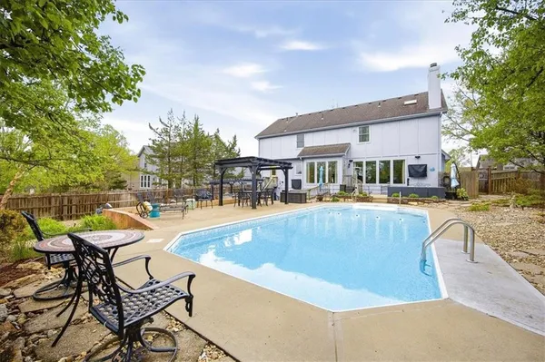 $600,000 | 5404 West 153rd Street, Leawood, KS 66224
