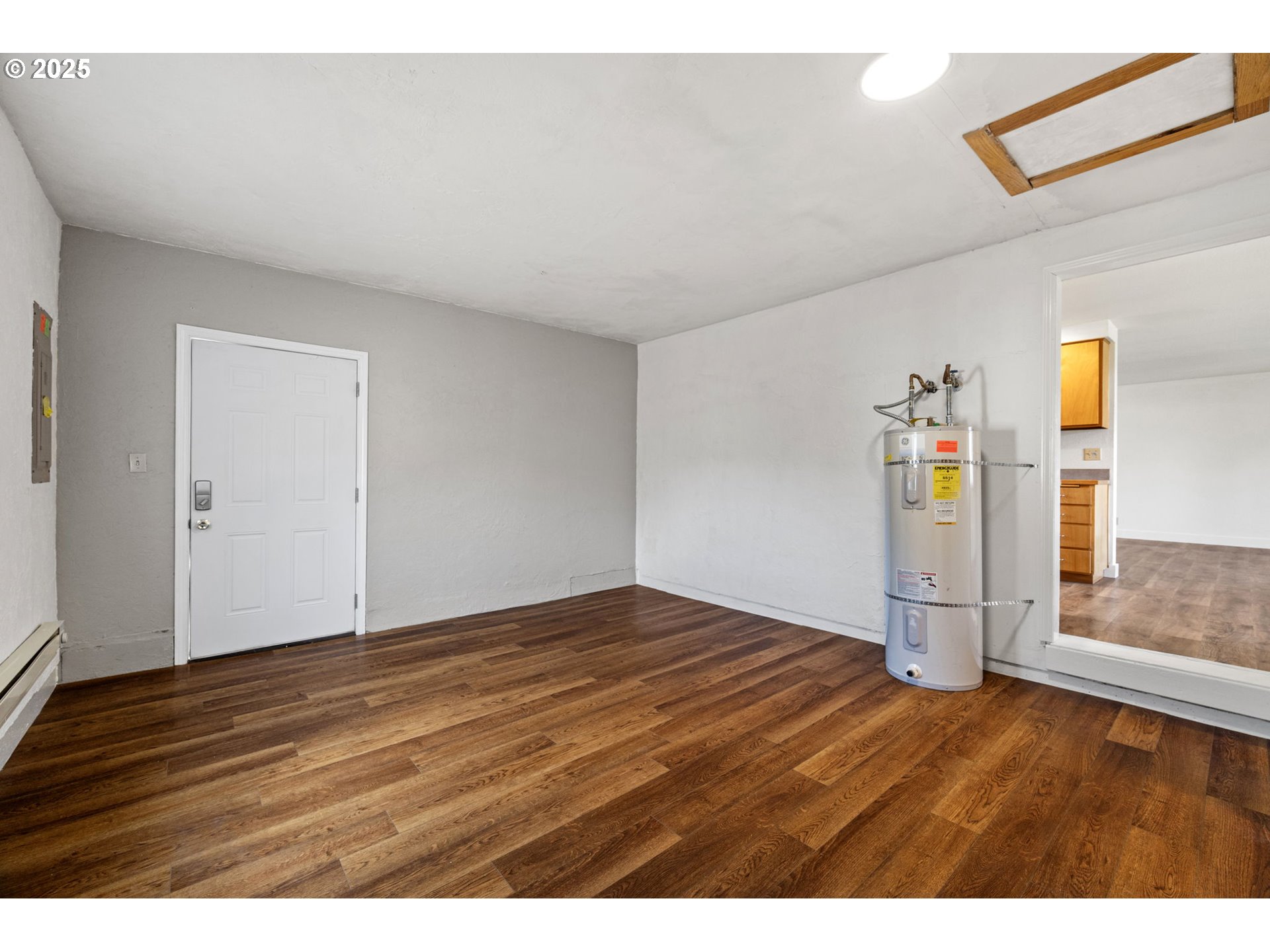 872 West N Street Springfield, OR 97477 - Photo 12 of 28 a view of empty room with wooden floor
