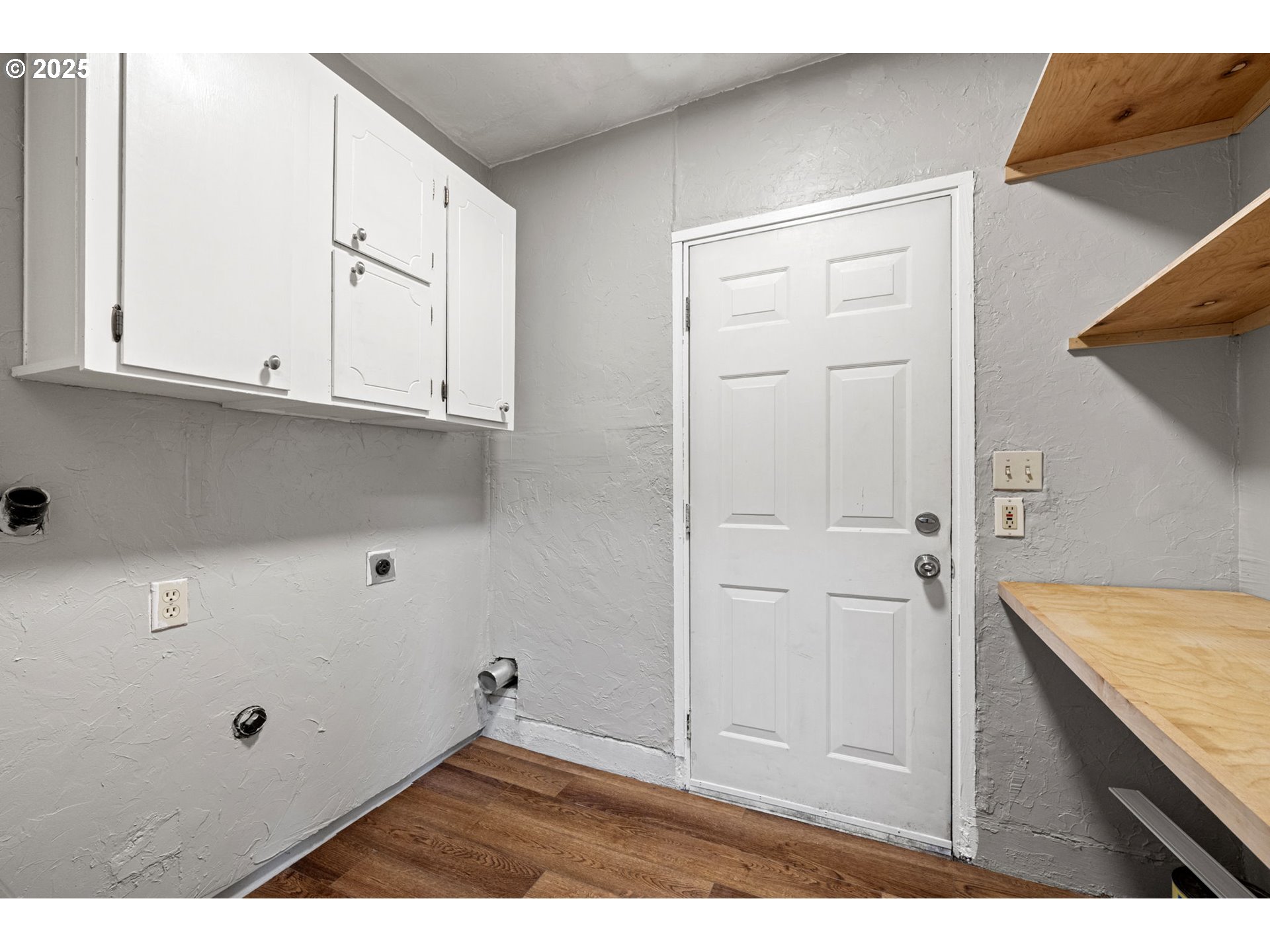 872 West N Street Springfield, OR 97477 - Photo 13 of 28 a view of kitchen cabinets and wooden floor