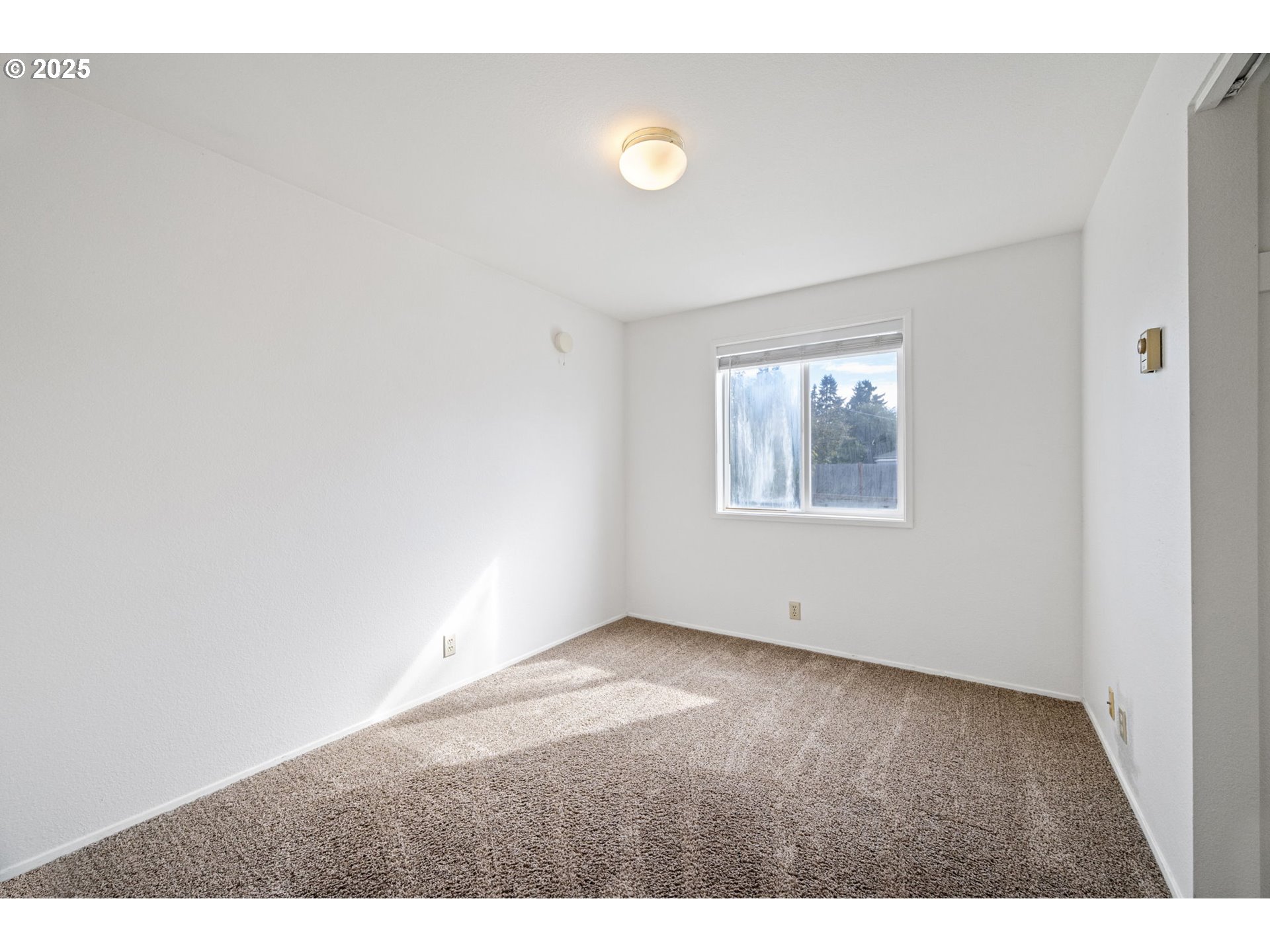 872 West N Street Springfield, OR 97477 - Photo 14 of 28 a view of an empty room with a window