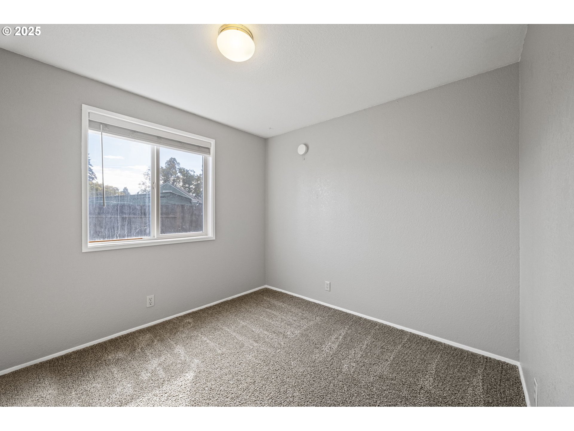 872 West N Street Springfield, OR 97477 - Photo 16 of 28 an empty room with windows