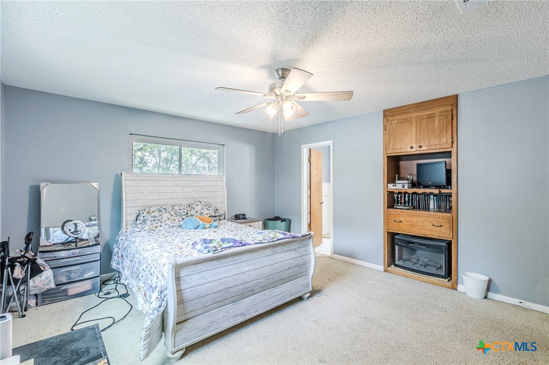 2411 Osage Road Gatesville, TX 76528 - Photo 10 of 29 Spacious bedroom with closet and ceiling fan