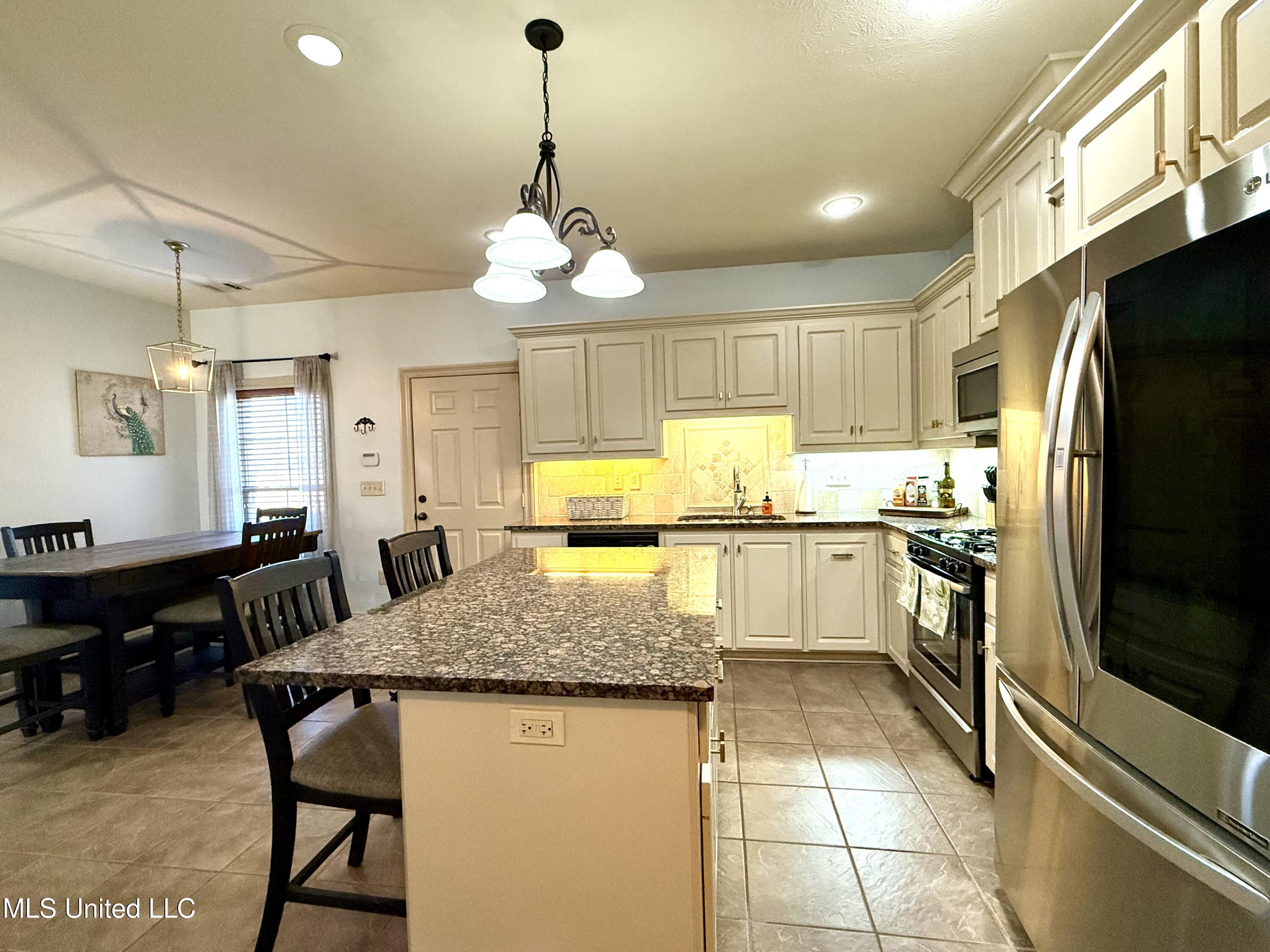 308 London Way Pearl, MS 39208 - Photo 11 of 39 Photo Dec 15 2025, 10 49 25 AM