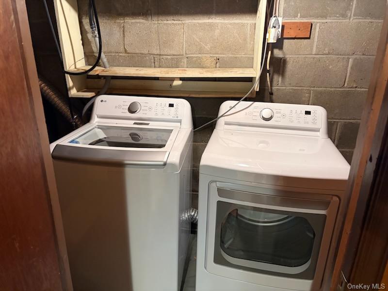 499 Old Country Road Deer Park, NY 11729 - Photo 13 of 21 a utility room with dryer and washer
