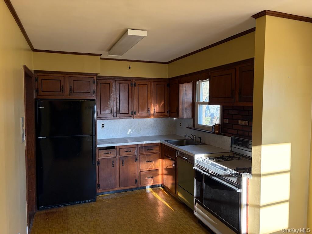499 Old Country Road Deer Park, NY 11729 - Photo 2 of 21 a kitchen with granite countertop a refrigerator stove and cabinets