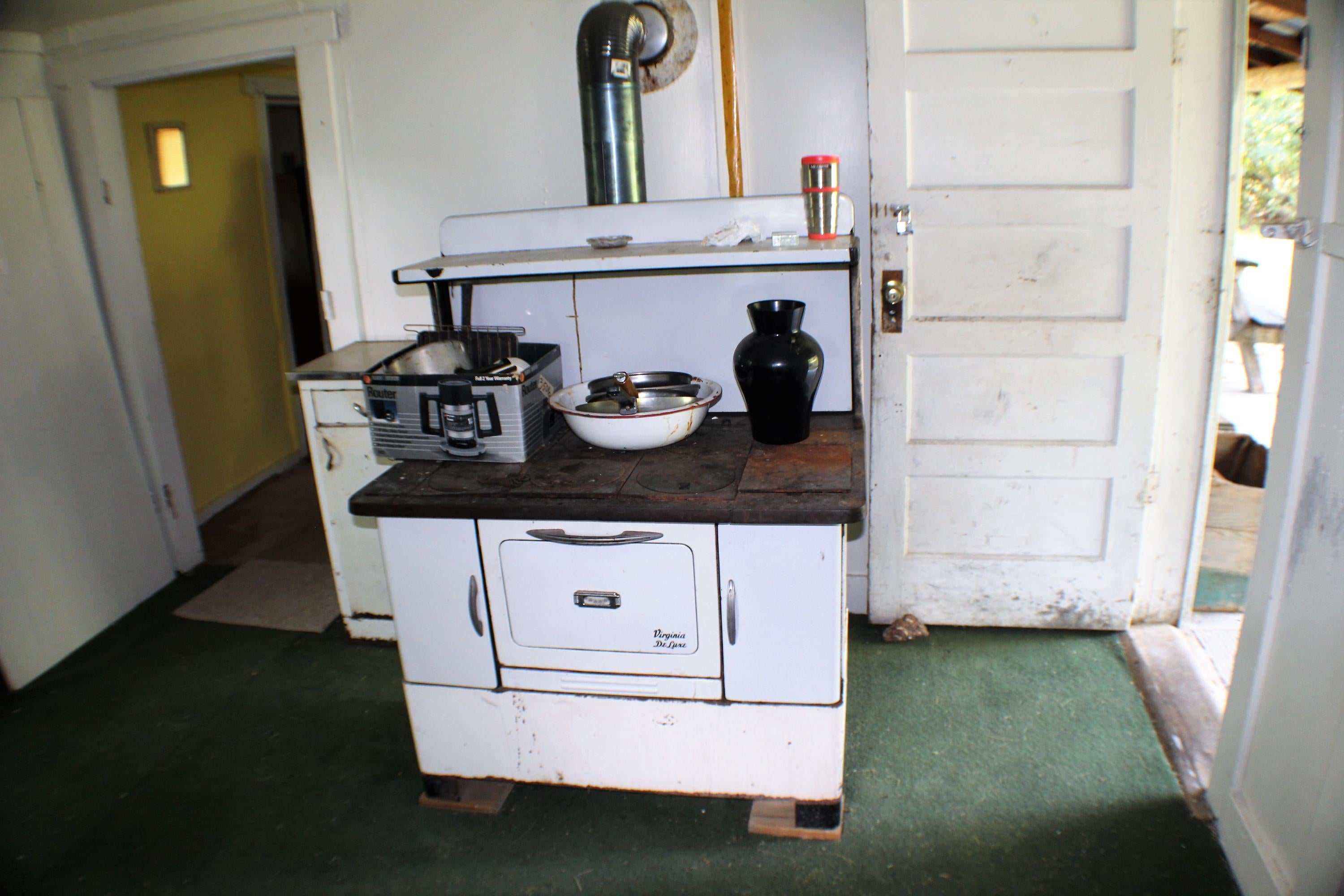 406 Curry Road Dunmore, WV 24934 - Photo 6 of 25 Gallery Image 6