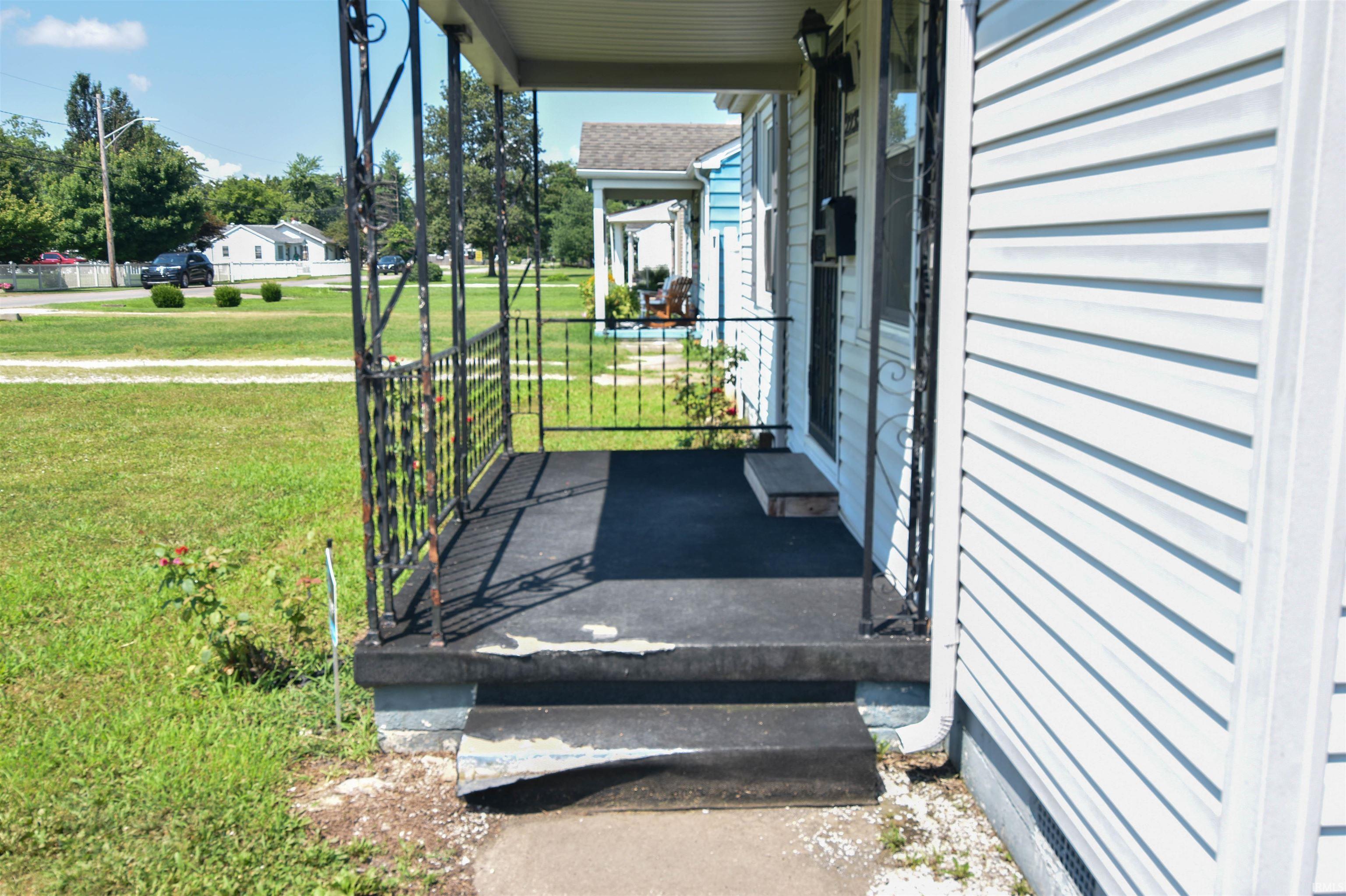 2232 East Riverside Drive Evansville, IN 47714 - Photo 3 of 29