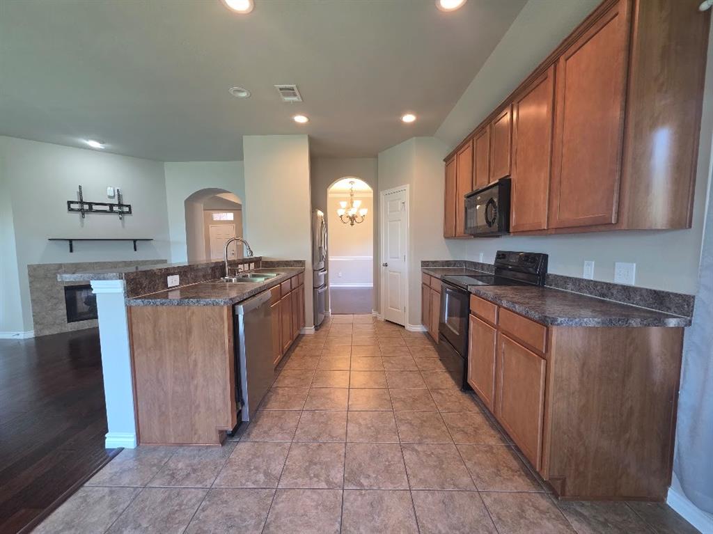 1327 Hl Vw Trail Wylie, TX 75098 - Photo 11 of 24 Kitchen with access to breakfast and dining