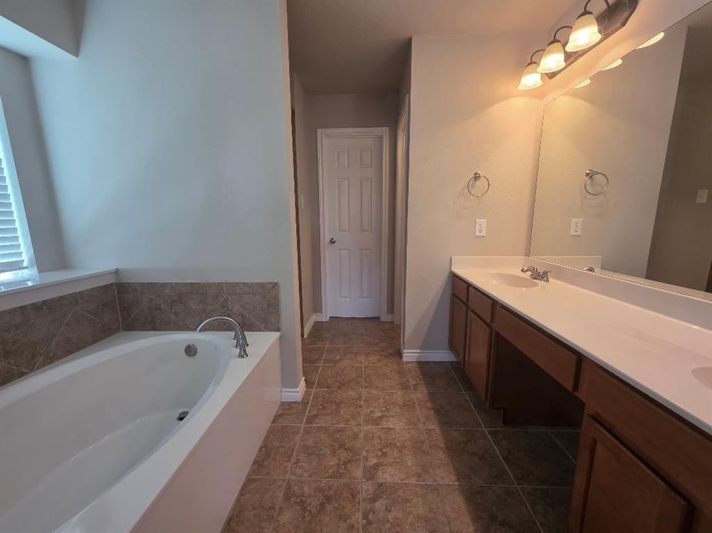 1327 Hl Vw Trail Wylie, TX 75098 - Photo 16 of 24 Primary bath