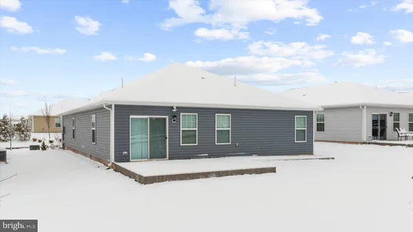 a front view of house with yard