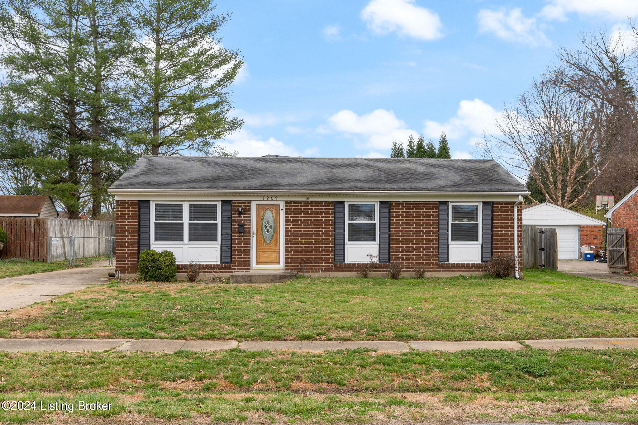 11209 Torrington Road Louisville, KY 40272 - Photo 1 of 32 11209 Torrington Rd-1