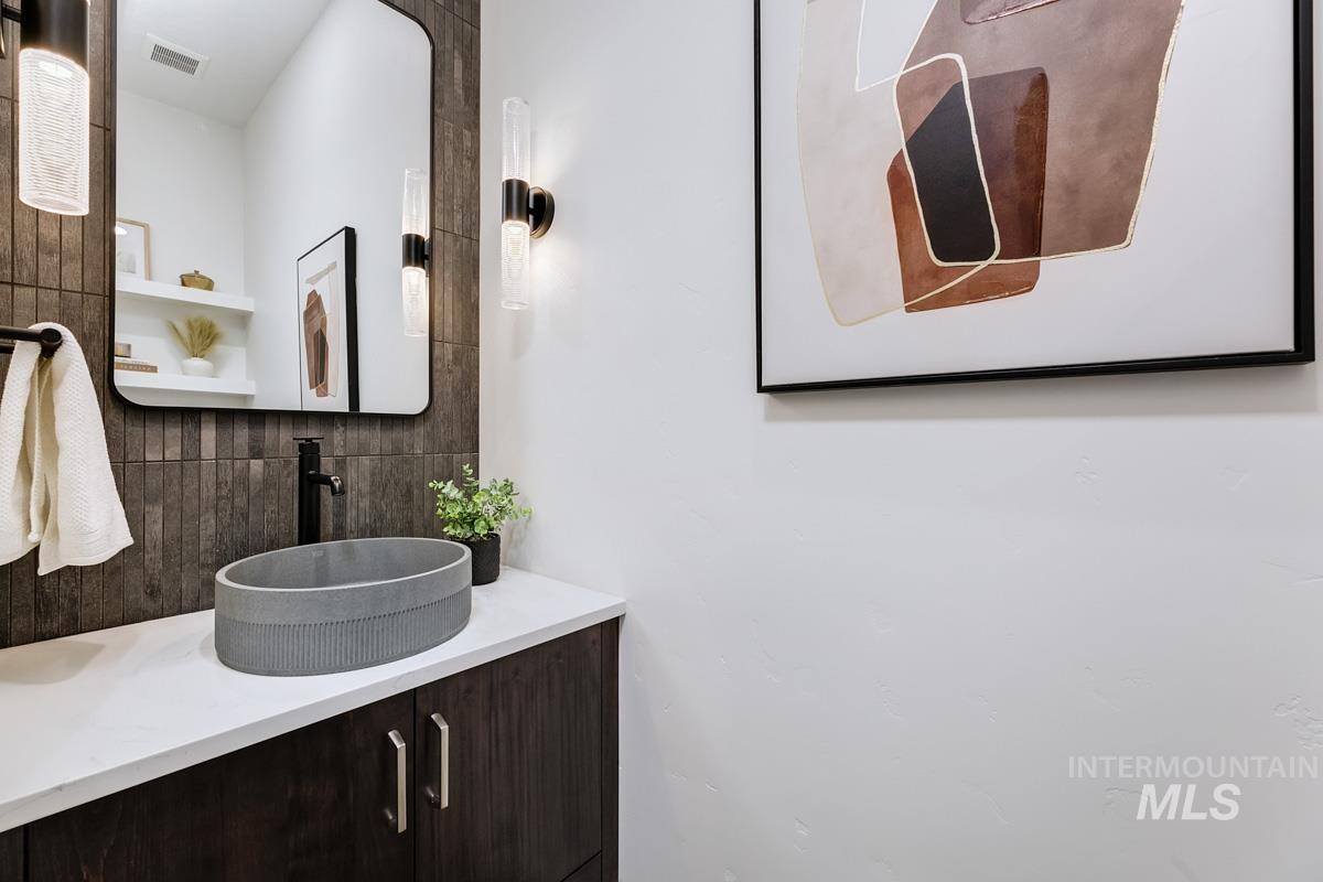 525 Founder Avenue Middleton, ID 83644 - Photo 38 of 50 Bathroom featuring vanity and backsplash