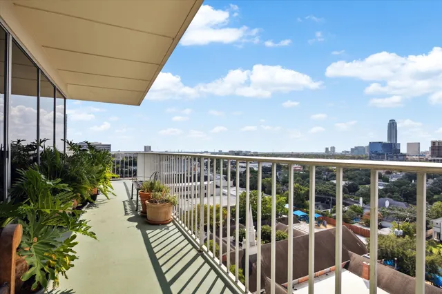 $430,000 | 2200 Willowick Road, Unit 11C, Houston, TX 77027