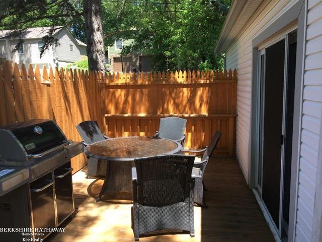 603 Renshaw Street Rochester, MI 48307 - Photo 27 of 34 Rear Deck