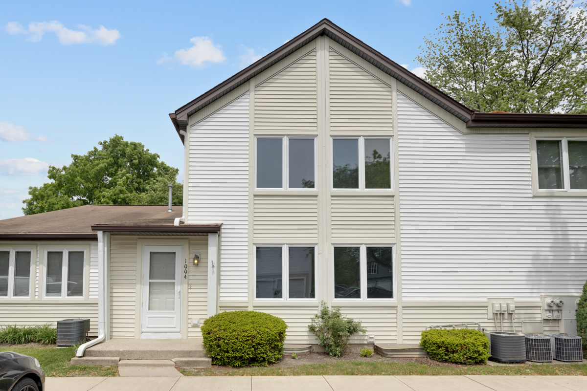 1004 Inverrary Lane Deerfield, IL 60015 - Photo 1 of 19 a front view of a house