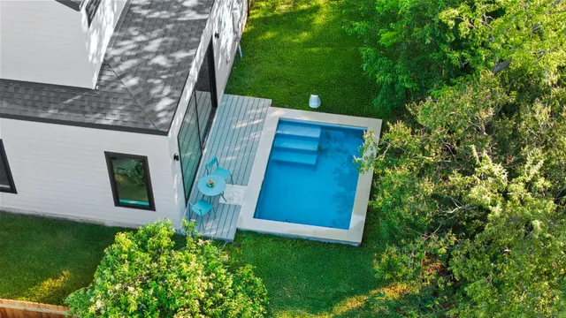 a view of a house with a backyard