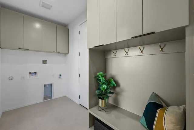 a view of a house with backyard and garden