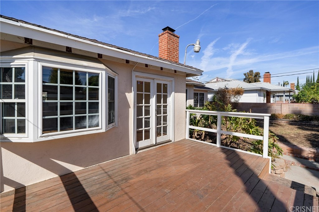 7700 Winnetka Avenue Winnetka, CA 91306 - Photo 22 of 32 a view of a balcony with a large window and wooden floor