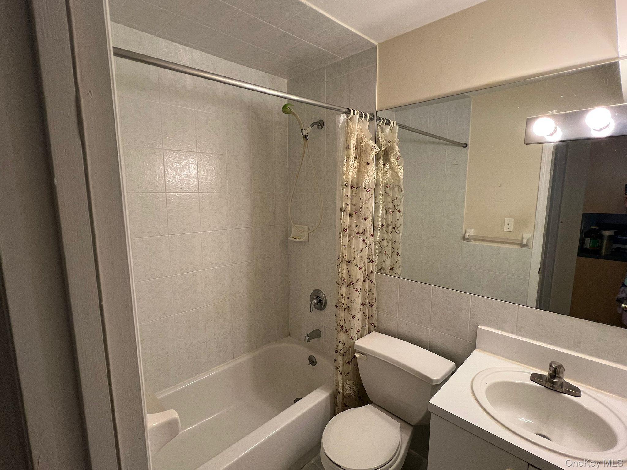 29 Marisa Court Staten Island, NY 10314 - Photo 3 of 15 a bathroom with a sink toilet and shower