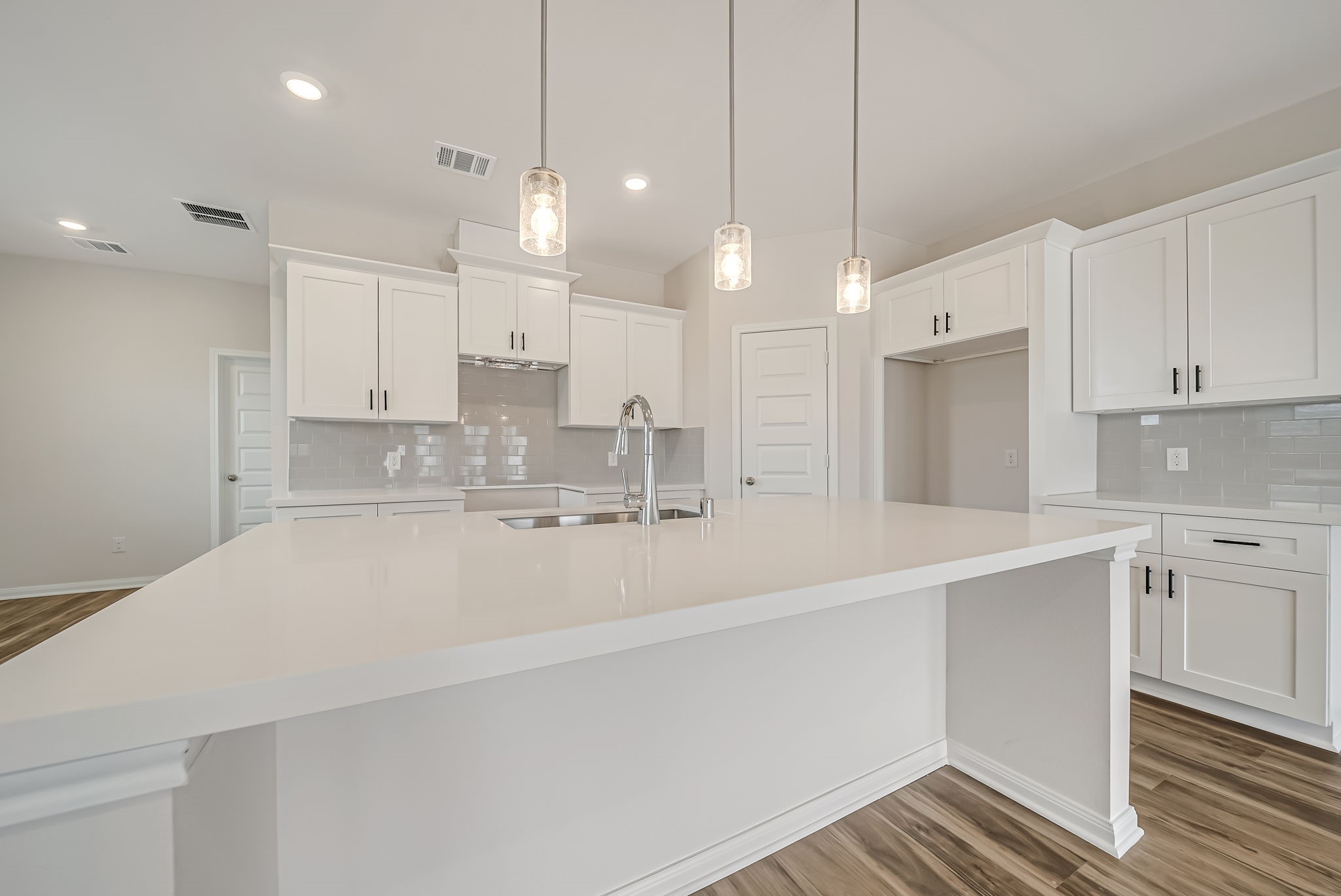 20650 Dynamic Court Humble, TX 77338 - Photo 9 of 21 Love this island!