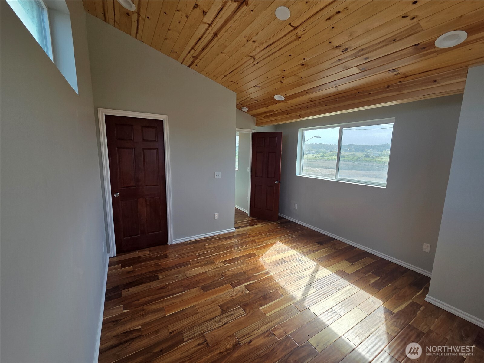 2629 West Beach Road Oak Harbor, WA 98277 - Photo 15 of 18