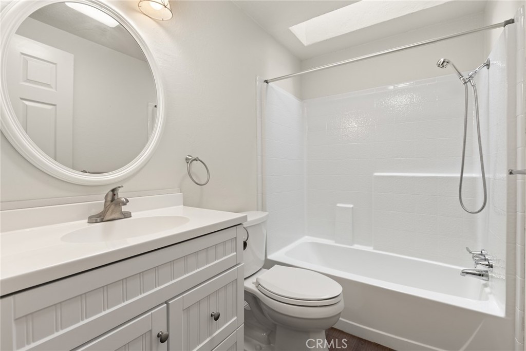 2050 Springfield Drive, Unit 212 Chico, CA 95928 - Photo 10 of 25 Main Guest Bath