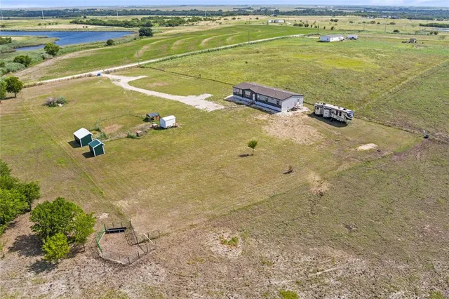 $384,400 | 162 Hcr 3215, Penelope, TX 76676