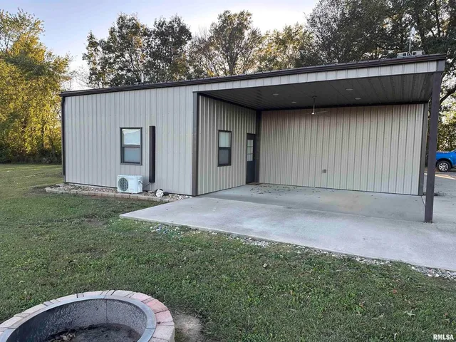 a view of a house with a backyard