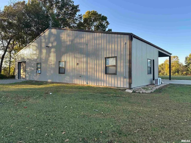 $198,500 | 814 Hyde Park Road, Royalton, IL 62983