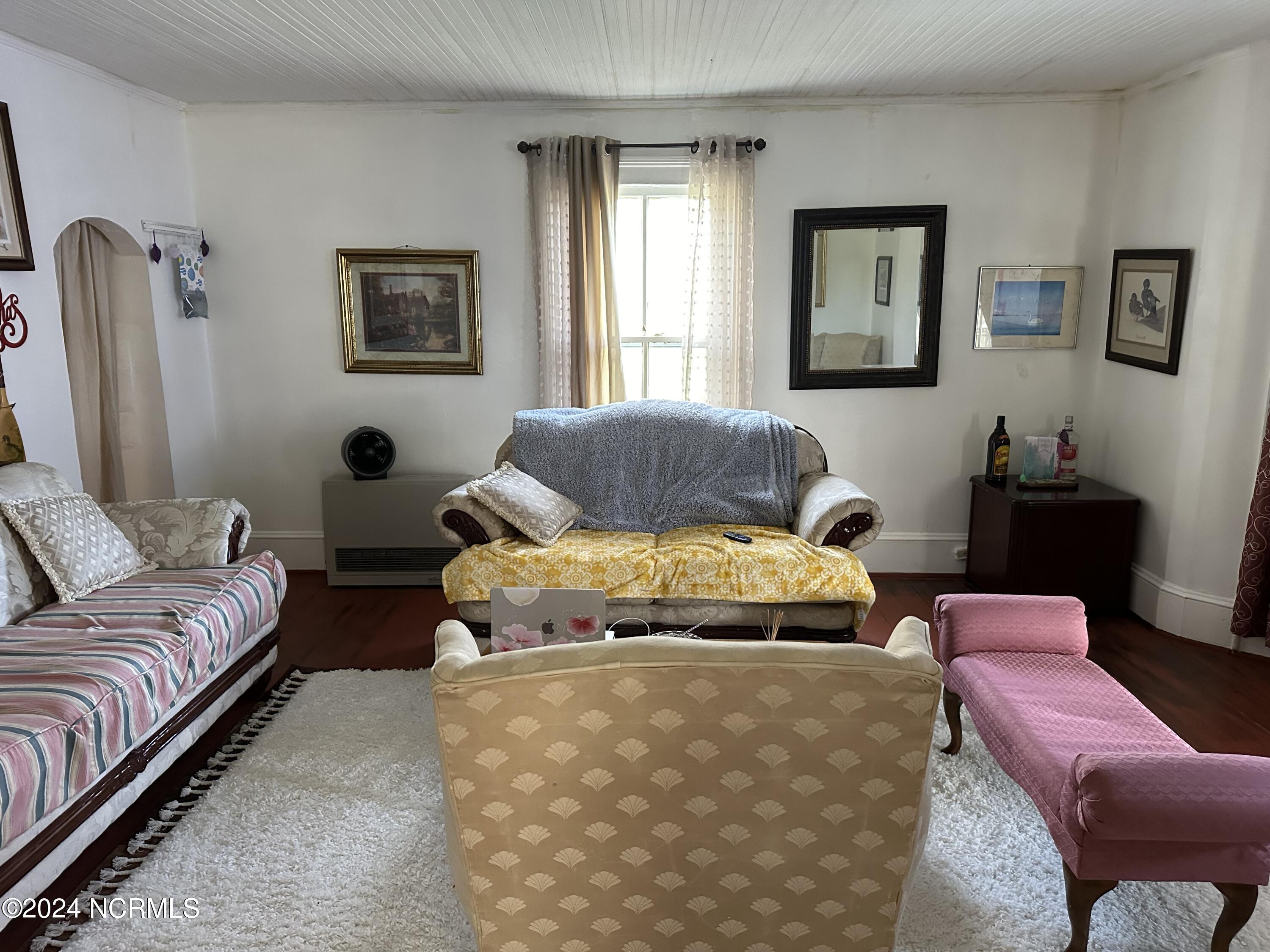 319 Water Swamp Road Sunbury, NC 27979 - Photo 8 of 44 Living room