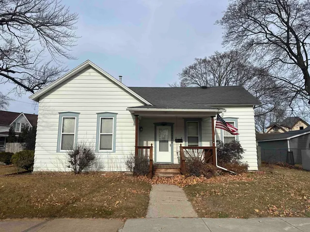 $154,900 | 1340 Carney Boulevard, Marinette, WI 54143