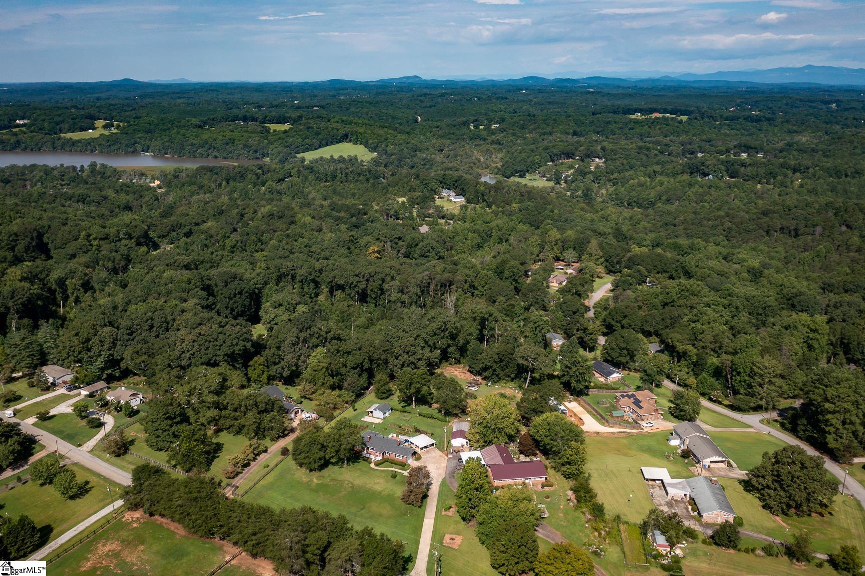 210 Motor Boat Club Road Greenville, SC 29611 - Photo 31 of 35