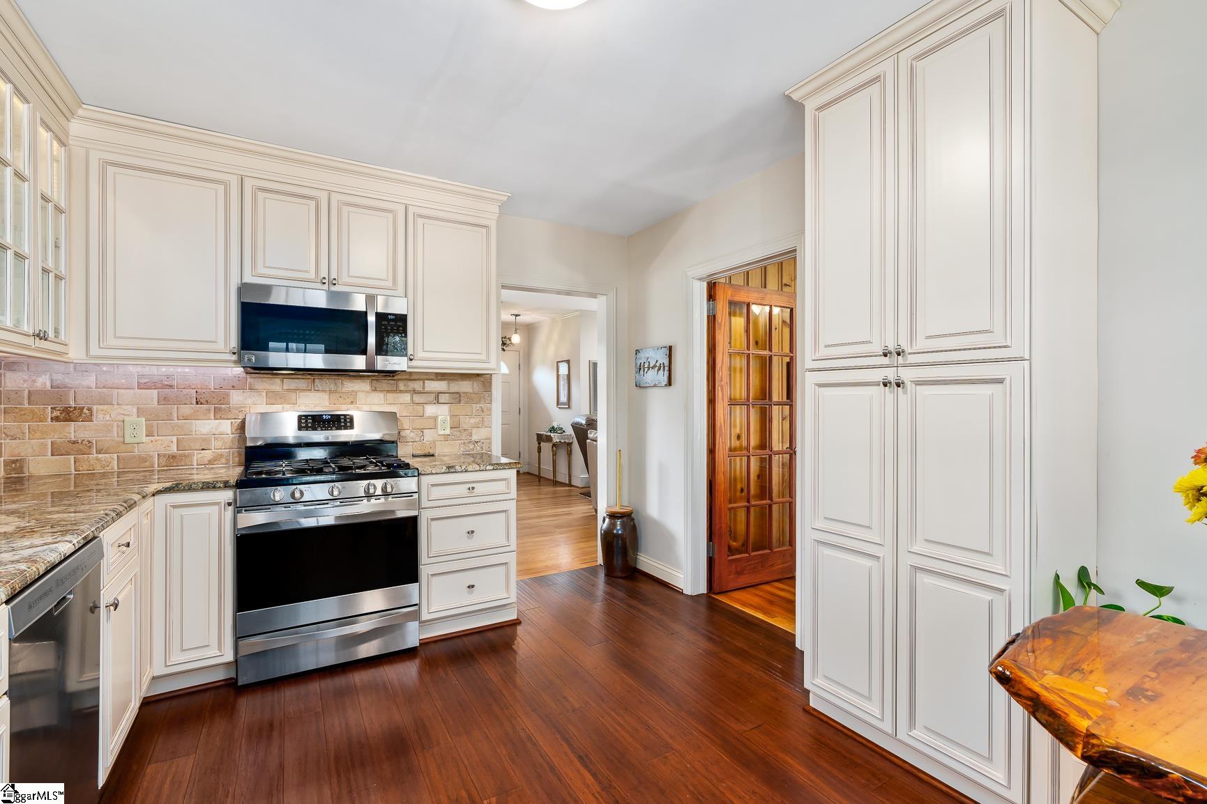 210 Motor Boat Club Road Greenville, SC 29611 - Photo 5 of 35