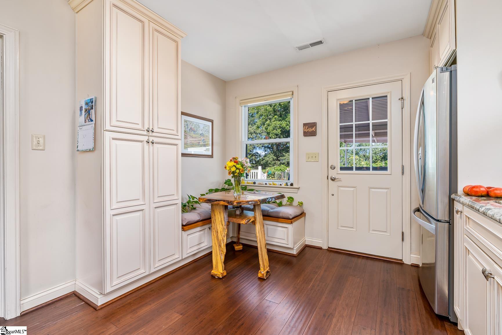 210 Motor Boat Club Road Greenville, SC 29611 - Photo 8 of 35