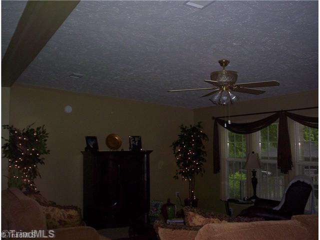 3906 Earnhardt Road Asheboro, NC 27205 - Photo 4 of 10 Living Room.