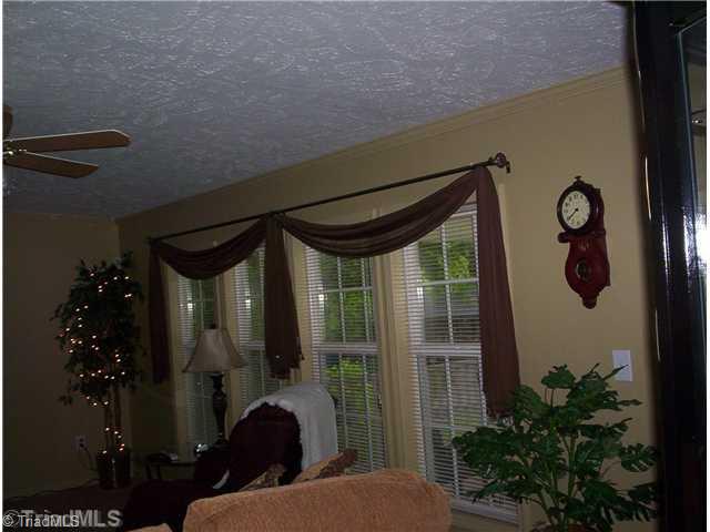 3906 Earnhardt Road Asheboro, NC 27205 - Photo 5 of 10 Living Room.