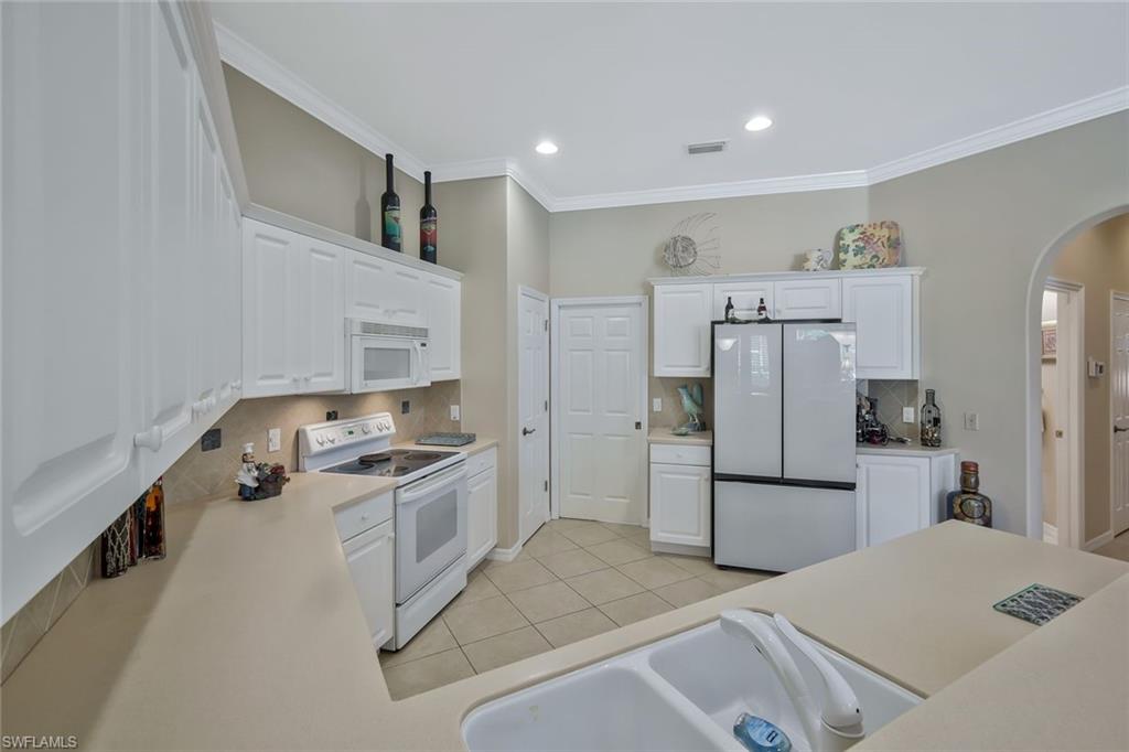 12732 Fox Ridge Drive Bonita Springs, FL 34135 - Photo 8 of 34