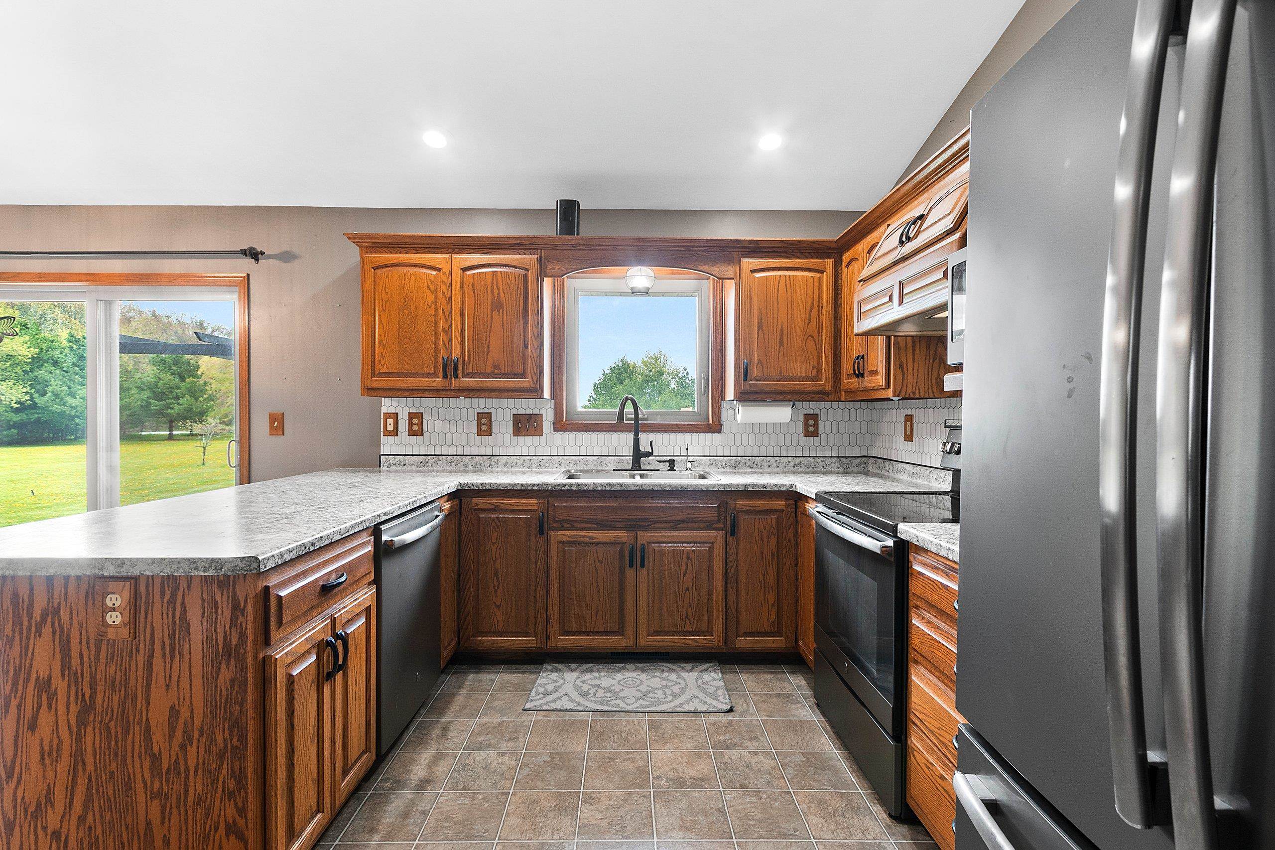 334 Falcon Circle Pulaski, WI 54162 - Photo 14 of 51