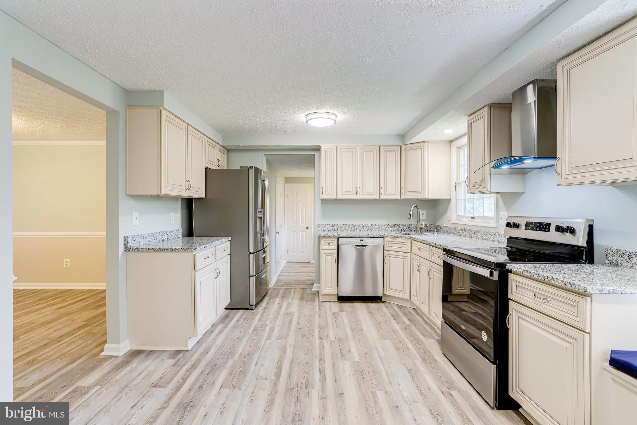 12307 Streamvale Circle Herndon, VA 20170 - Photo 23 of 78 Bright Kitchen