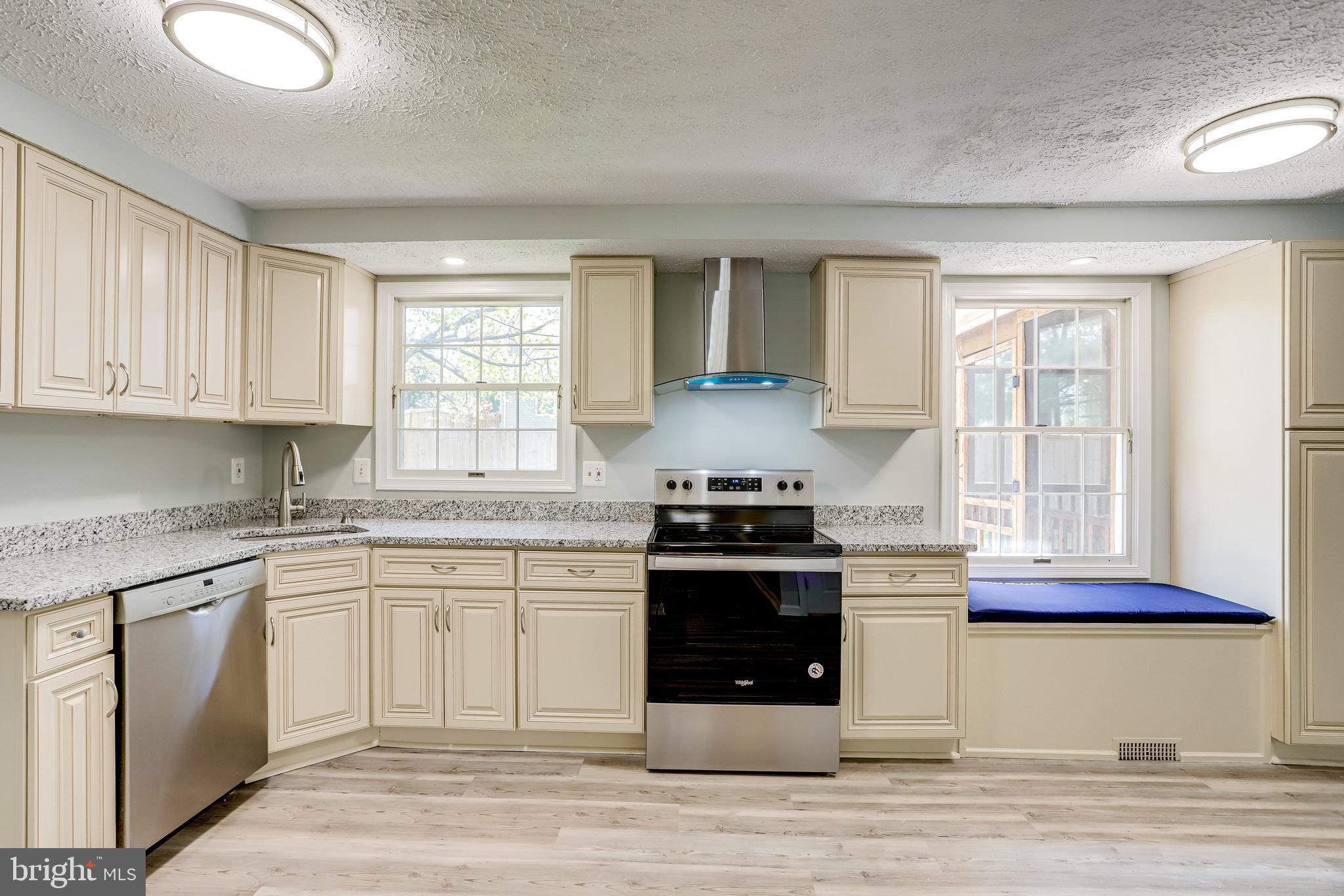 12307 Streamvale Circle Herndon, VA 20170 - Photo 26 of 78 Cozy sitting area - Outdoor view