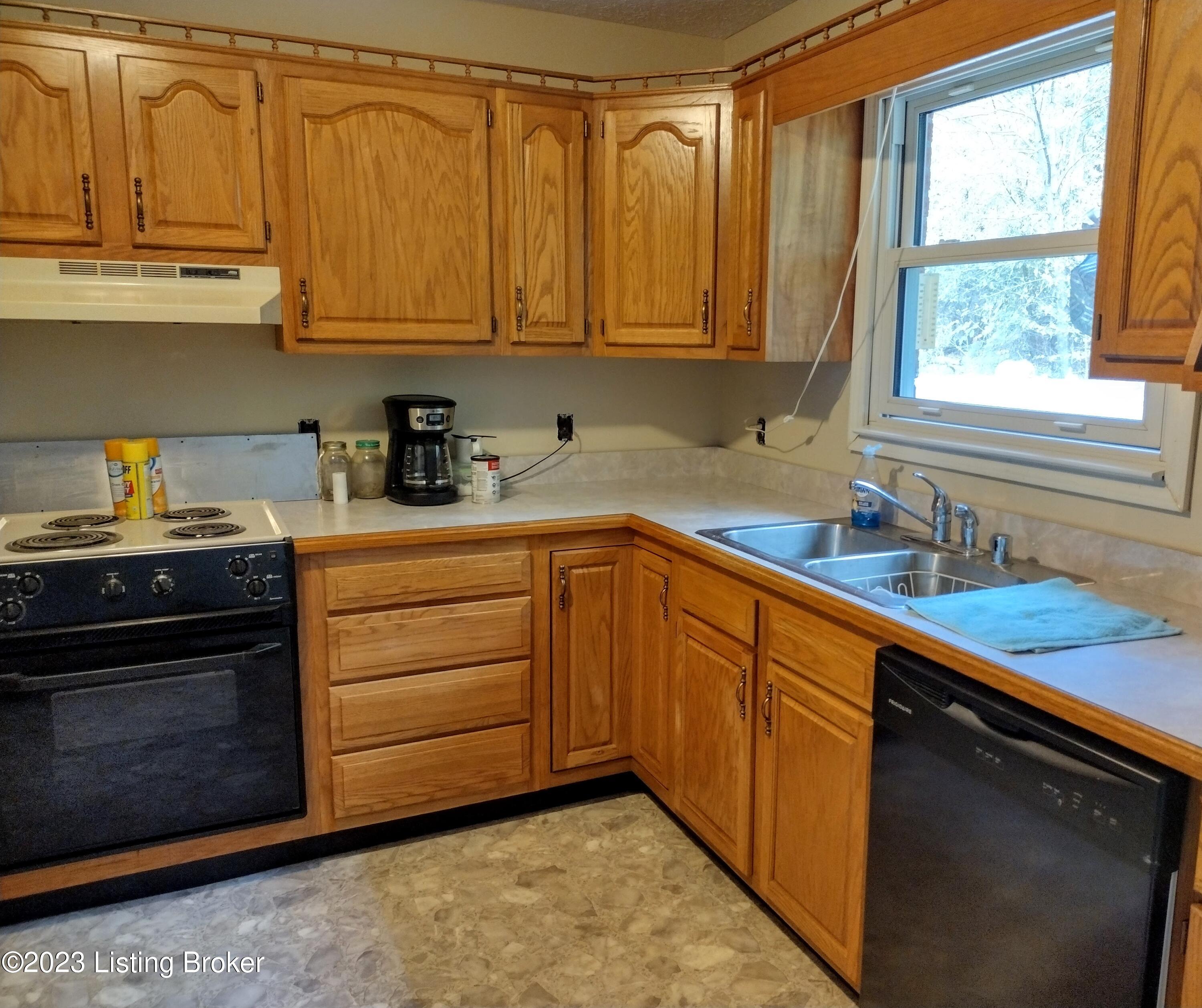 333 Buckman Hollow Road Shepherdsville, KY 40165 - Photo 17 of 35 Kitchen