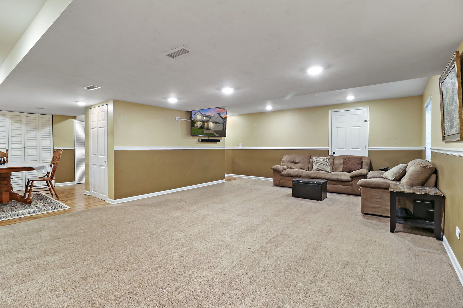 5511 Windgate Way Lake In The Hills, IL 60156 - Photo 21 of 30 a living room with furniture