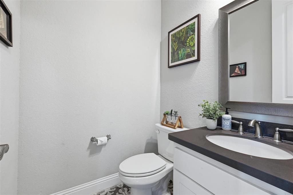 6212 Leatherstem Road Flower Mound, TX 76226 - Photo 17 of 40 Powder room