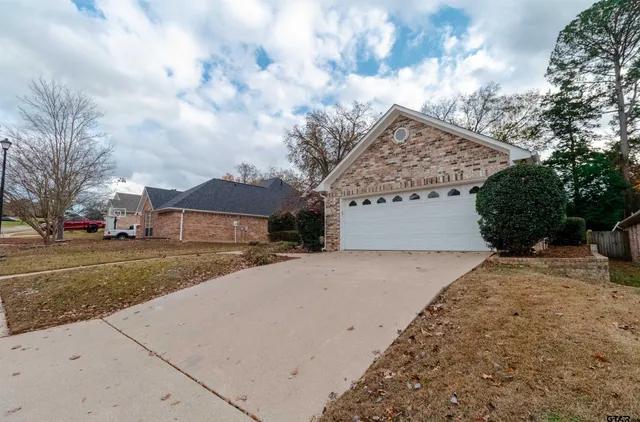 $364,000 | 606 Whiteoak Lane, Tyler, TX 75703